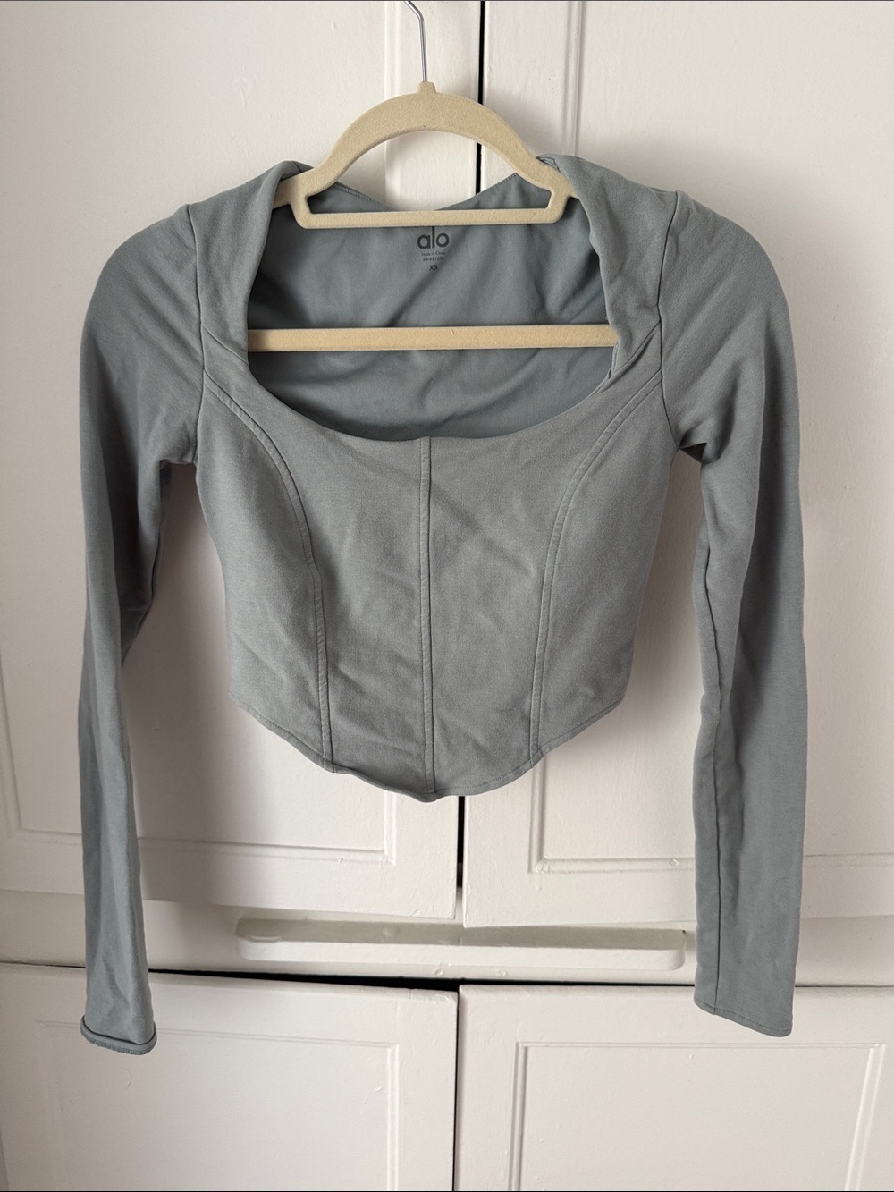 ALO Yoga Women’s Long Sleeve Cropped Top — Dusty Gray Blue
